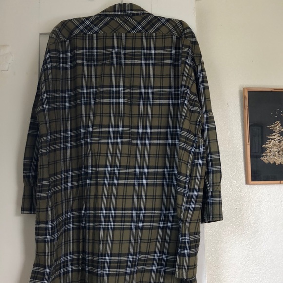 Like new green flannel ✨ - Picture 2 of 2